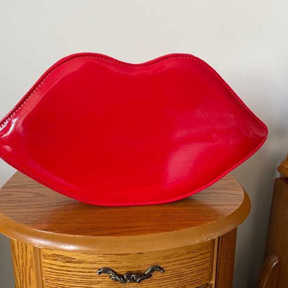 Red Lips Clutch - Picture 2 of 5